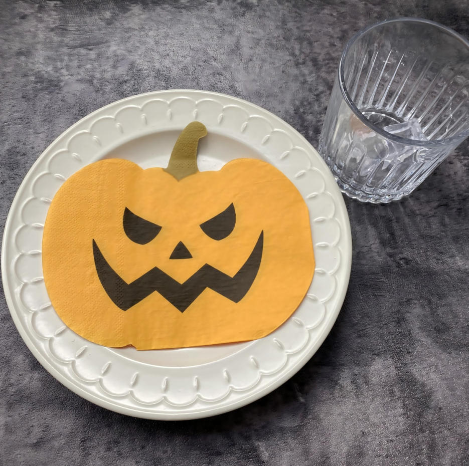 Khăn ăn cắt hình quả bí ngô màu vàng cho Halloween Khăn ăn cắt hình quả bí ngô màu vàng cho Halloween