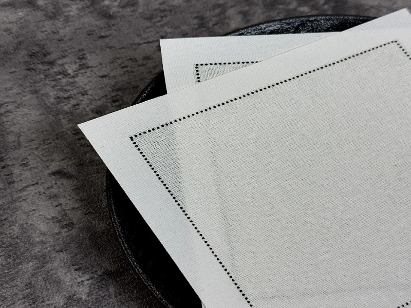 Lợi ích chính của việc sử dụng khăn ăn vải thay vì khăn giấy là gì?