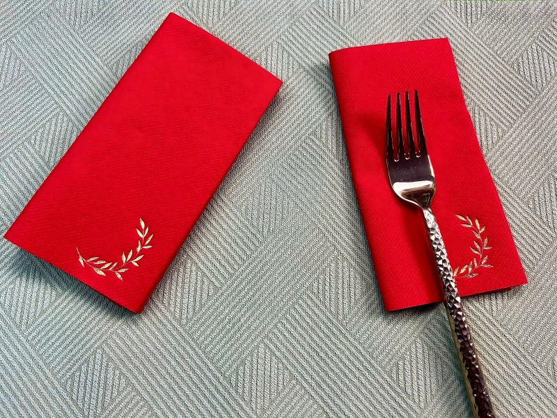 Khăn ăn Airlaid được sản xuất như thế nào và điều gì khiến chúng trở nên độc đáo?